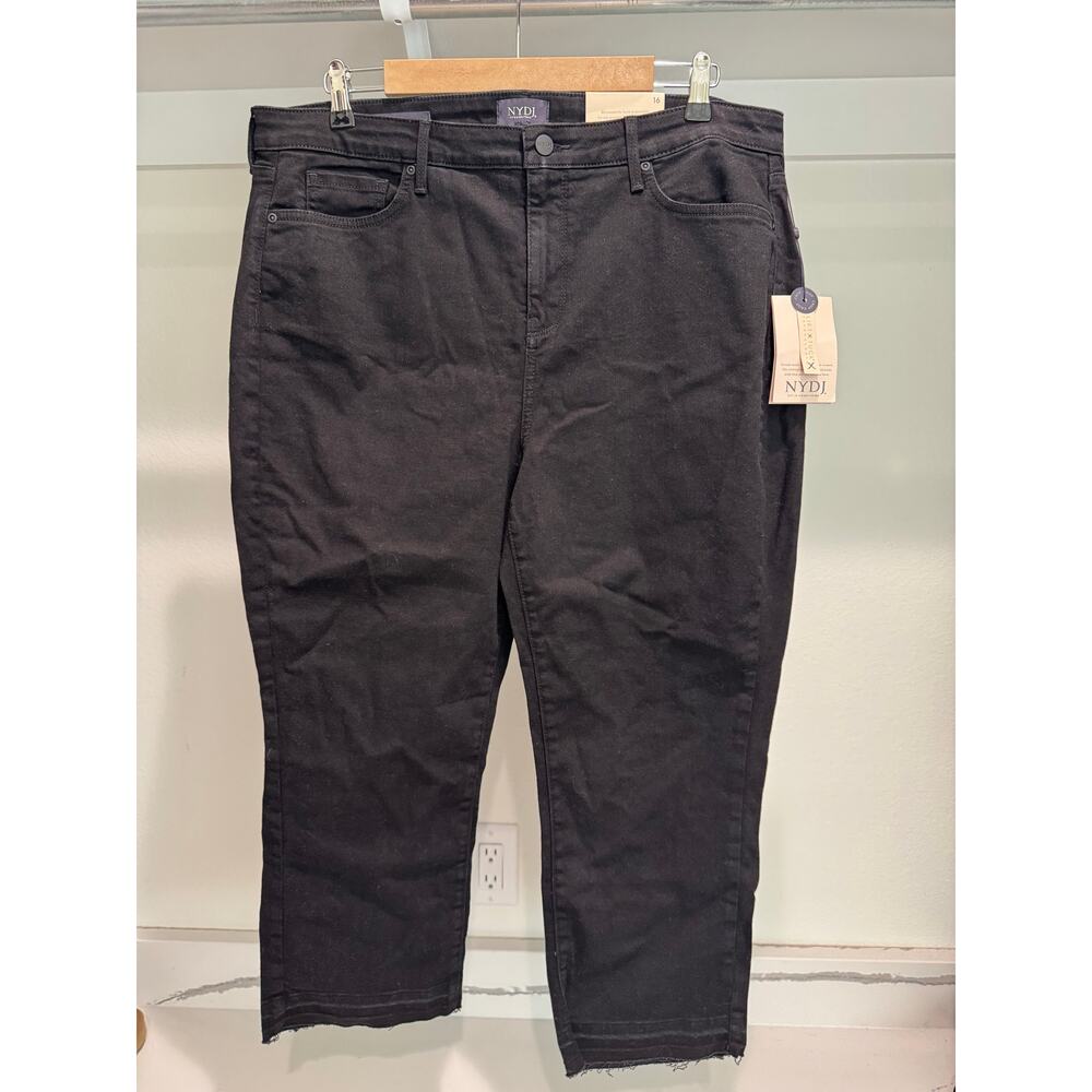 NWT NYDJ Women's Black Crop Capri Lift x Tuck Slim Pants Black Size 16
